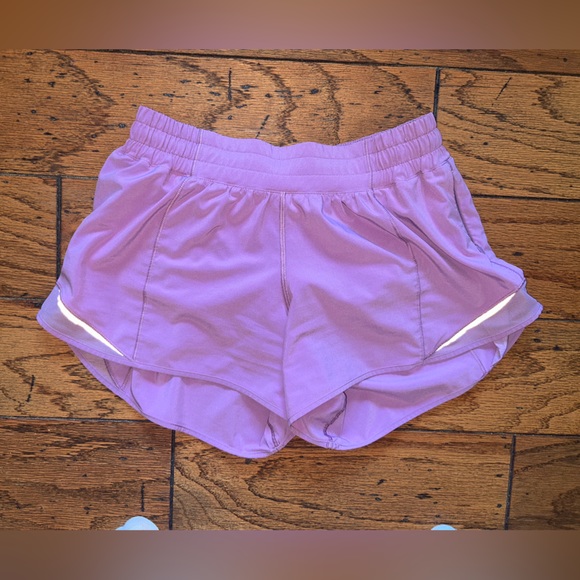 LuluLemon Hotty Hot LR 4” Wisteria Purple